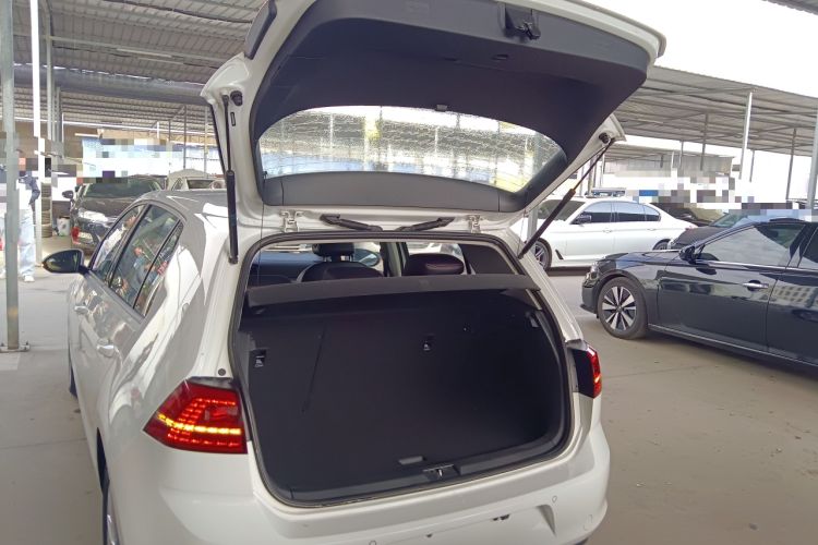 Used Volkswagen Golf 2015 1.6L Automatic Fashion Model
