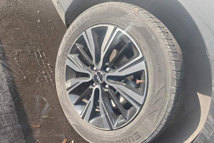 Used Kia kx1 Stonic 2021 1.4L CVT Fun & Sunroof Model
