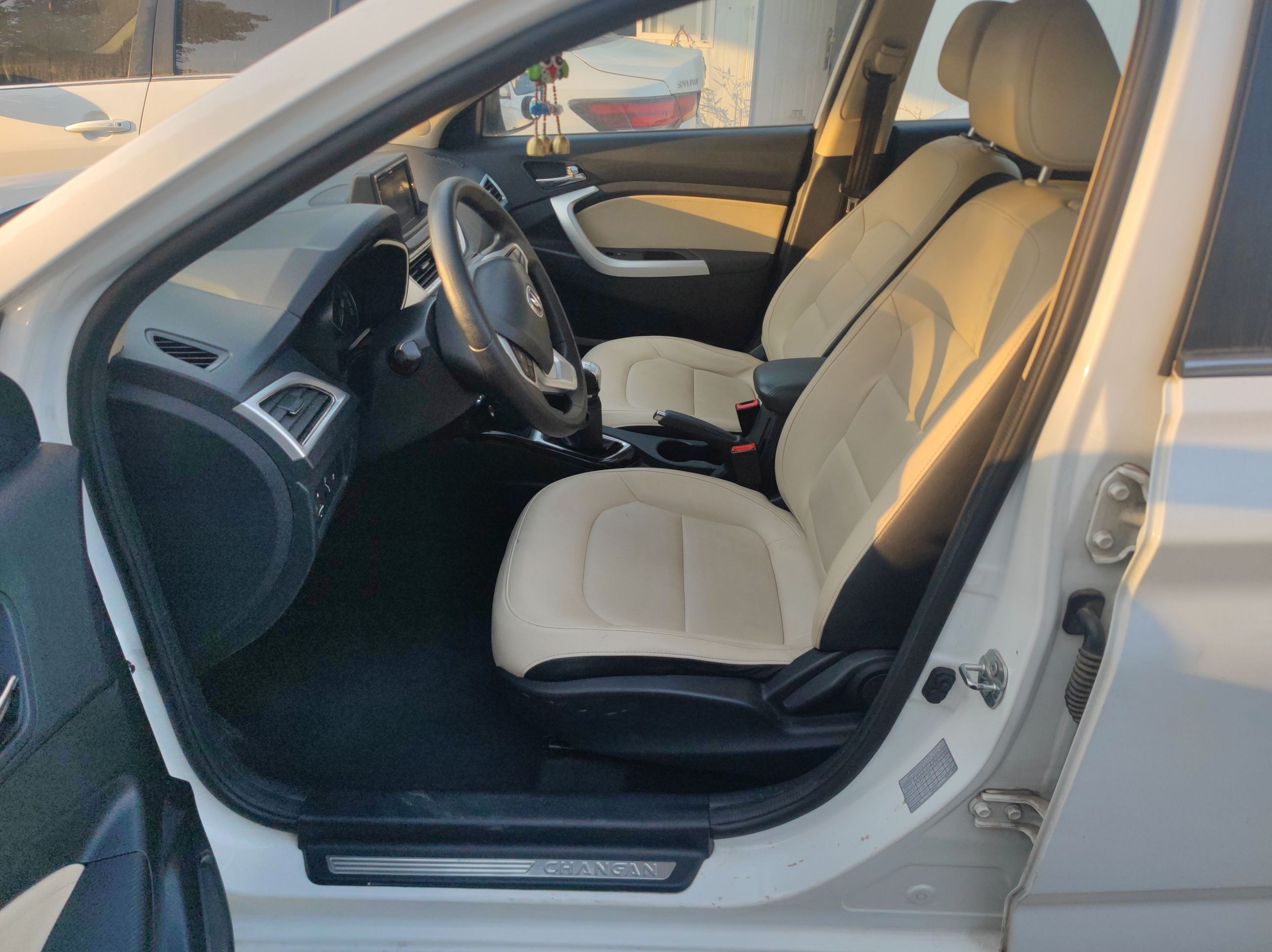 Переднее сиденье в автомобиле