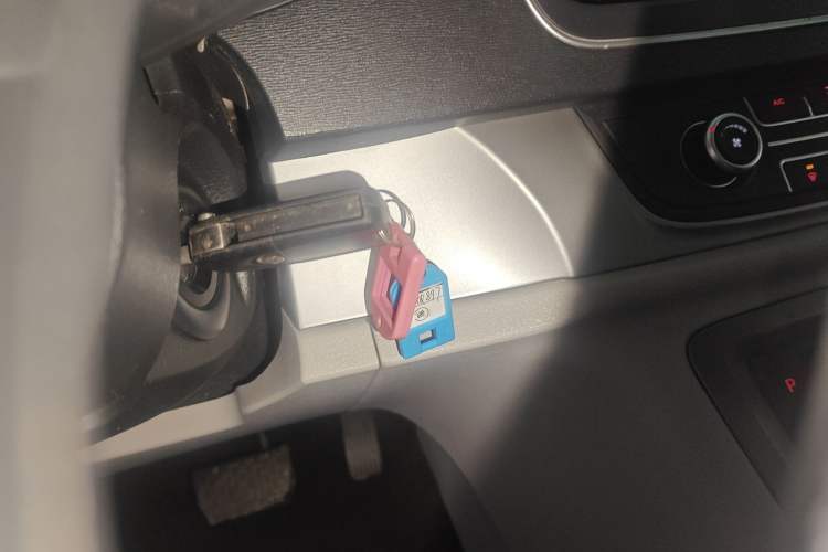 Used SAIC MAXUS G10 2014 2.0T Automatic Elite Edition
