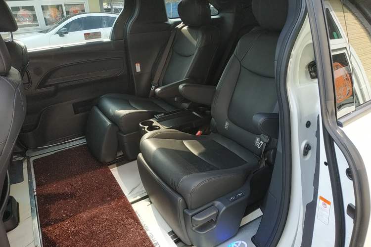 Used Toyota Granvia 2022 2.5L Hybrid Flagship Edition