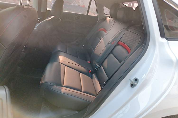 Used MG 5 2022 180 DVVT CVT Youth Luxury Edition
