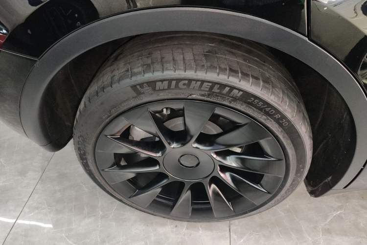 Used Tesla Model Y 2021 Long-Range All-Wheel-Drive Version