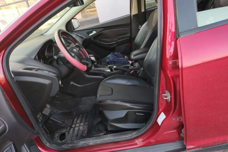 Used Ford Focus 2012 Sedan 1.6L Automatic Fashion Edition
