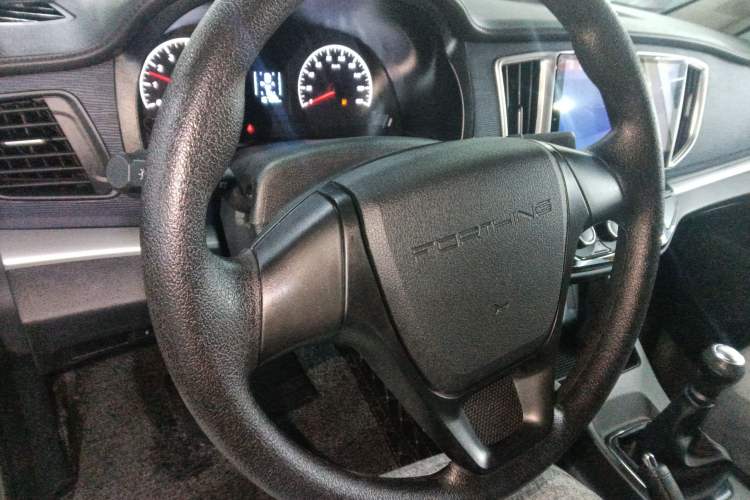 Used FORTHING Lingzhi 2022 M5 1.6L Practical Model 5 Seats