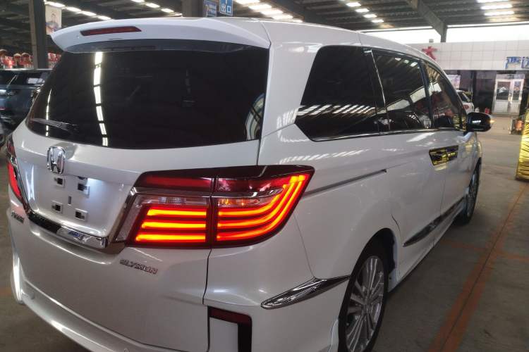 Used Honda Elysion 2016 2.4L Style Edition
