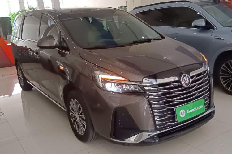 Used Buick GL8 2023 Facelifted Land Cruiser Executive Luxury Version
