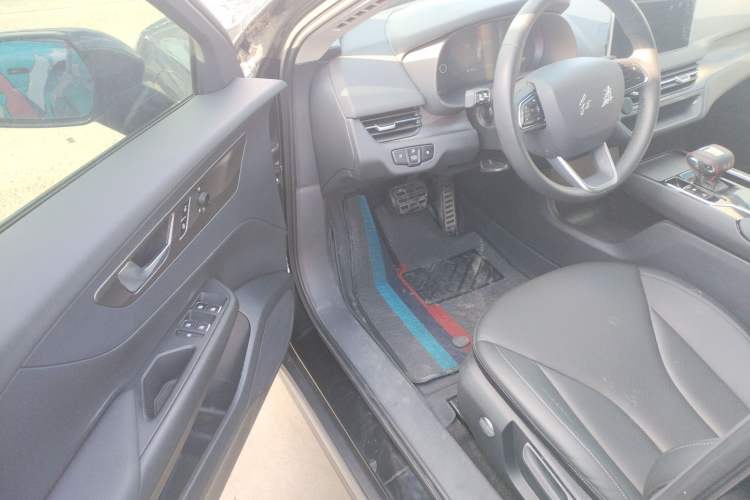 Used Hongqi E-QM5 2022 431 km Charge & Enjoy Edition
