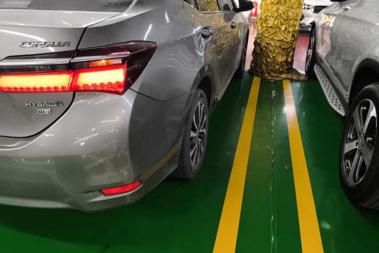 Used Toyota Corolla 2016 Dual-Engine 1.8L E-CVT Elite Edition
