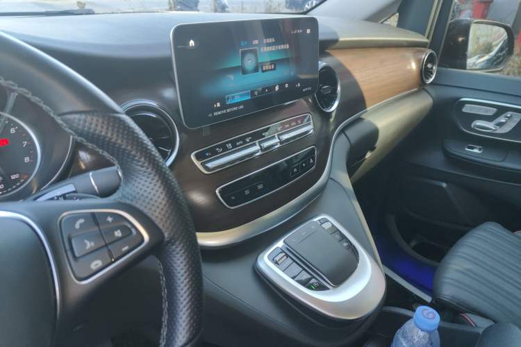 Used Mercedes-Benz V-Class 2022 V 260 Avantgarde Edition
