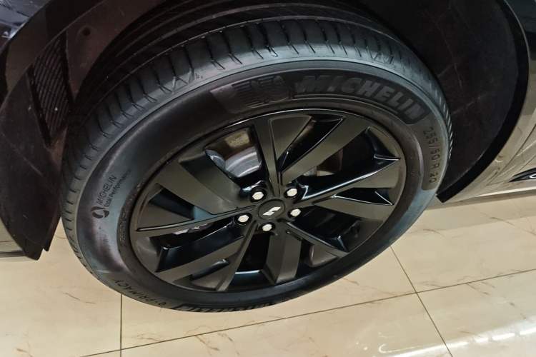 Used Li Auto L8 2023 Pro Model
