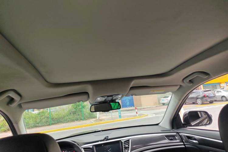 Used GAC Trumpchi GS7 2017 320T Four-Wheel Drive Luxury Smart Connectivity Model
