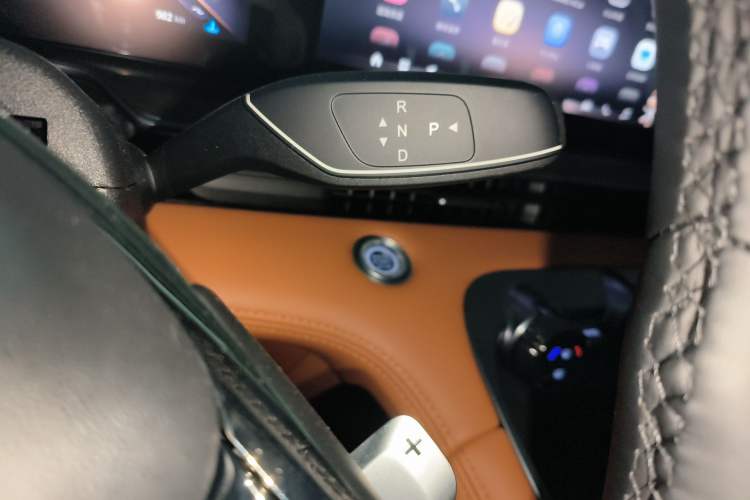 Used  Lingyun 2025 300T Two-Wheel Drive Starry Edition