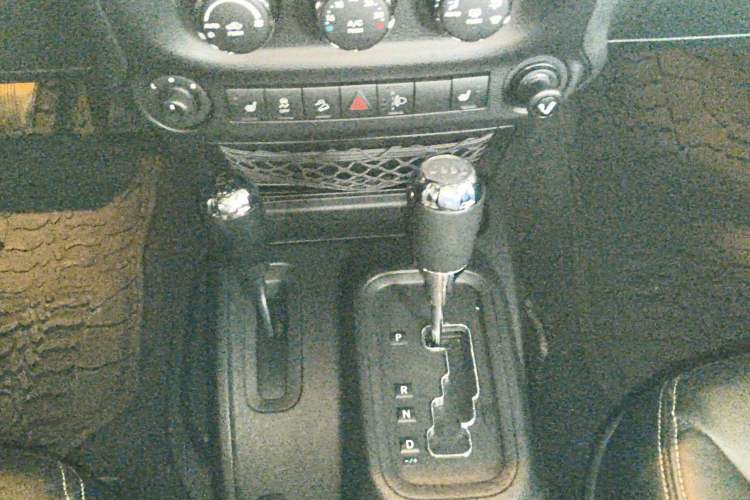 Used  Wrangler 2015 3.0L Sahara Four-Door Comfort Edition