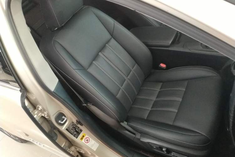 Used Lexus ES 2015 300h Comfort Edition
