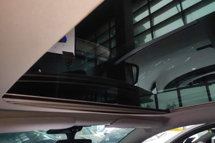 Used Tesla Model Y 2022 Long-Range All-Wheel-Drive Version