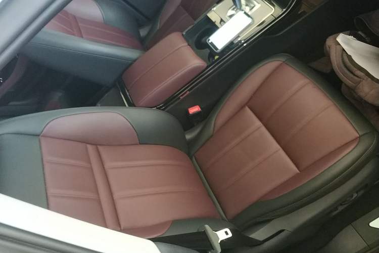 Used Land Rover Range Rover Evoque 2022 Facelifted Aurora L 249 PS R-Dynamic Luxury Edition
