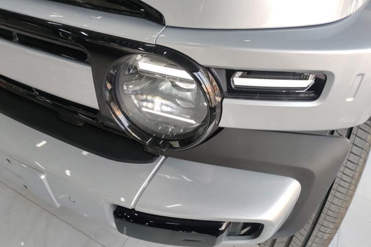 Used  V23 2025 401 Two-Wheel Drive Advanced Edition