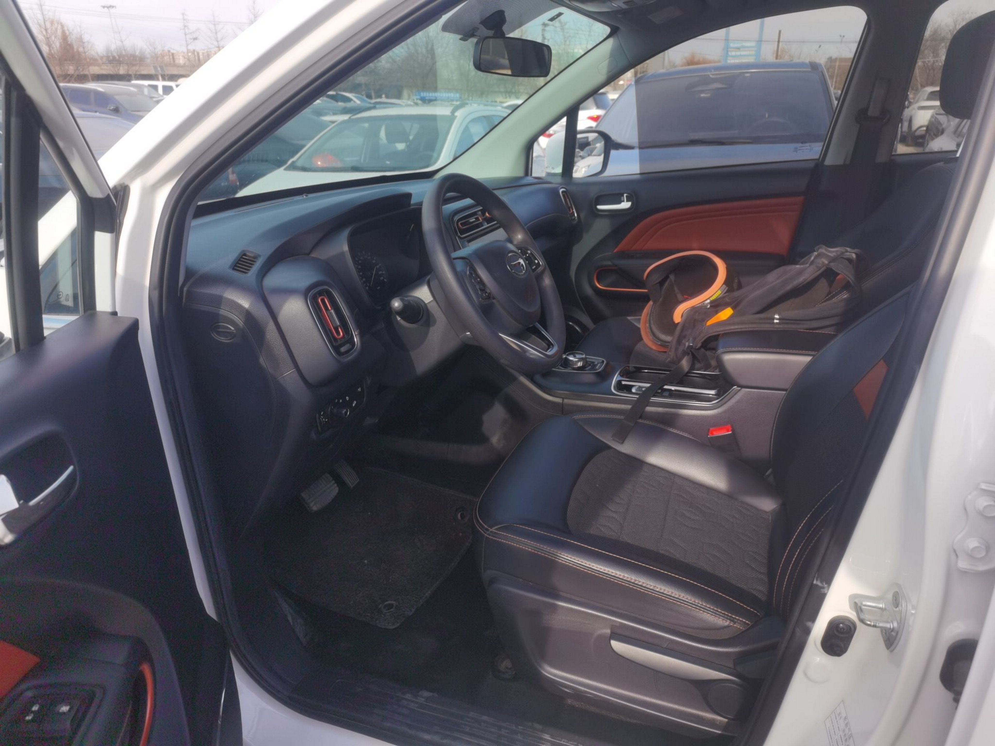 Переднее сиденье в автомобиле