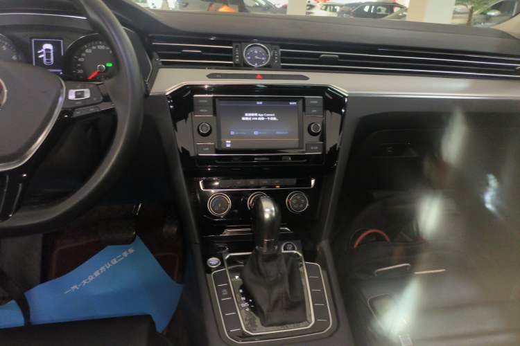 Used Volkswagen Magotan 2019 330TSI DSG Leading Model China VI Standard