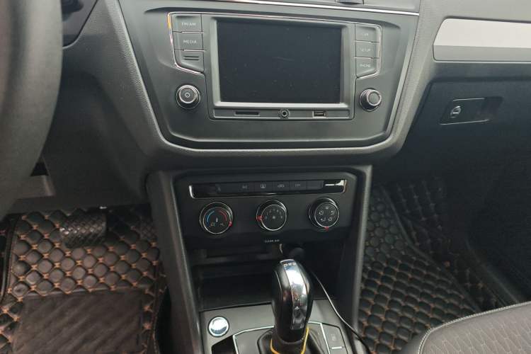 Used Volkswagen Tiguan L 2017 330TSI Automatic Two-Wheel Drive Luxury Edition
