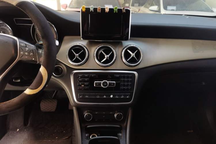 Used Mercedes-Benz GLA 2015 GLA 220 4MATIC Fashion Model
