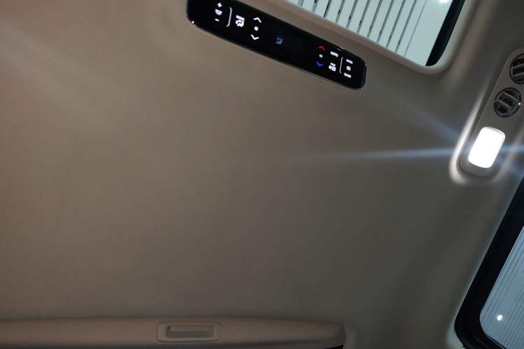 Used Honda Elysion 2022 2.0L eHEV Luxury First Edition