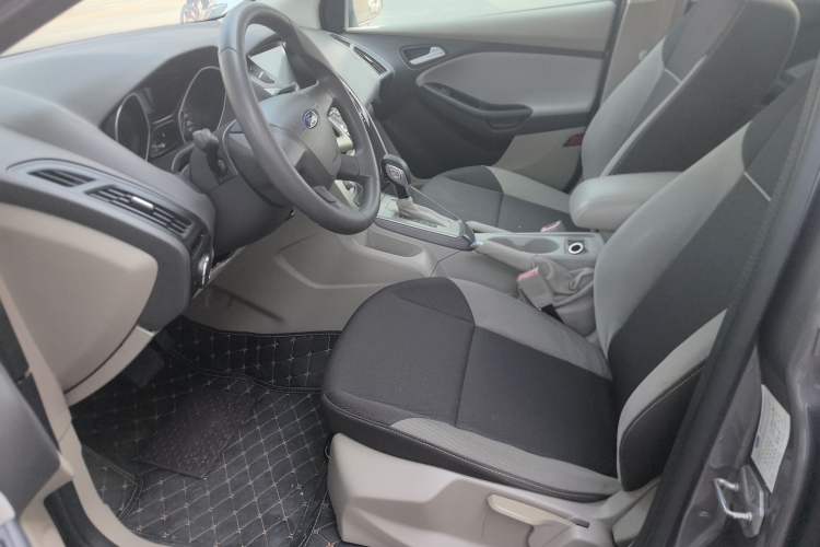 Used Ford Focus 2012 Sedan 1.6L Automatic Comfort Model
