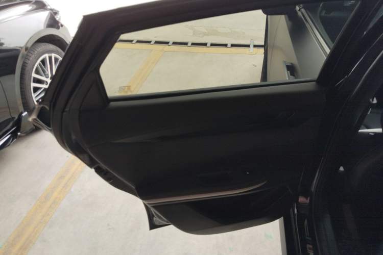 Used Changan UNI-V 2023 1.5T Prestige Model
