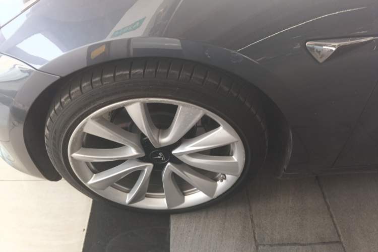 Used Tesla Model 3 2019 Long-Range Rear-Wheel-Drive Version