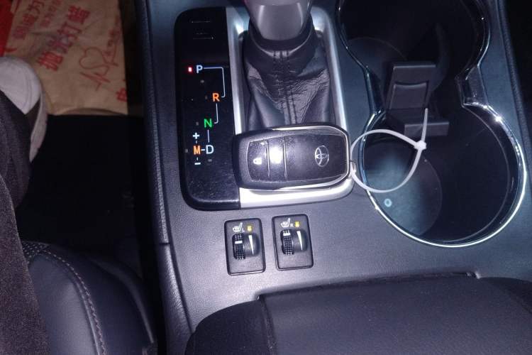 Used Toyota Highlander 2018 2.0T Two-Wheel Drive Luxury Edition 7 Seats China VI Standard
