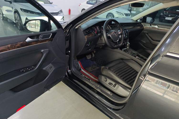 Used Volkswagen Magotan 2018 Facelift 330TSI DSG Luxury Model
