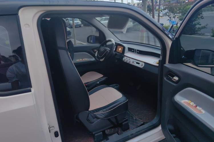 Used Wuling Hongguang MINIEV 2022 Macaron Premium Model – Lithium Ternary Battery
