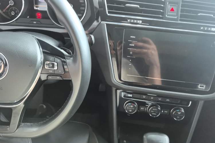 Used Volkswagen Tiguan L 2020 330TSI Automatic Two-Wheel Drive Panoramic Comfort Edition China VI Standard
