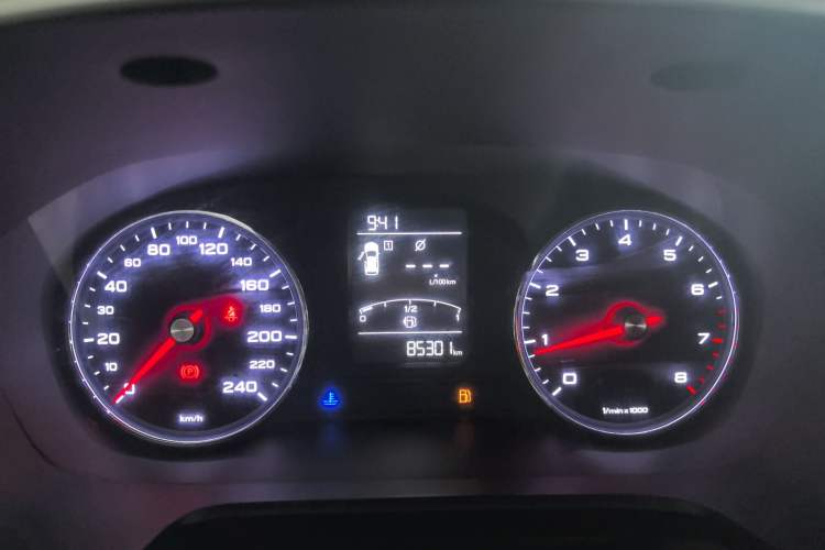 Used Roewe RX5 2016 Revised Version 20T Two-Wheel Drive Manual Transmission Luxury Edition
