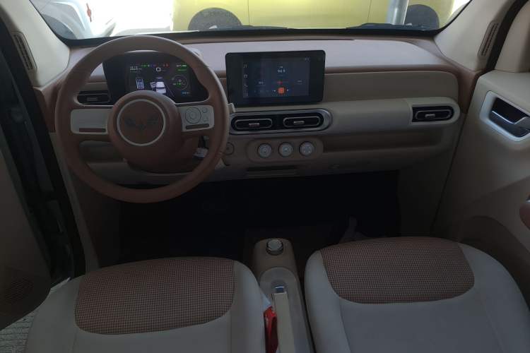 Used Wuling Hongguang MINIEV 2024 3rd Generation 215km Advanced Version
