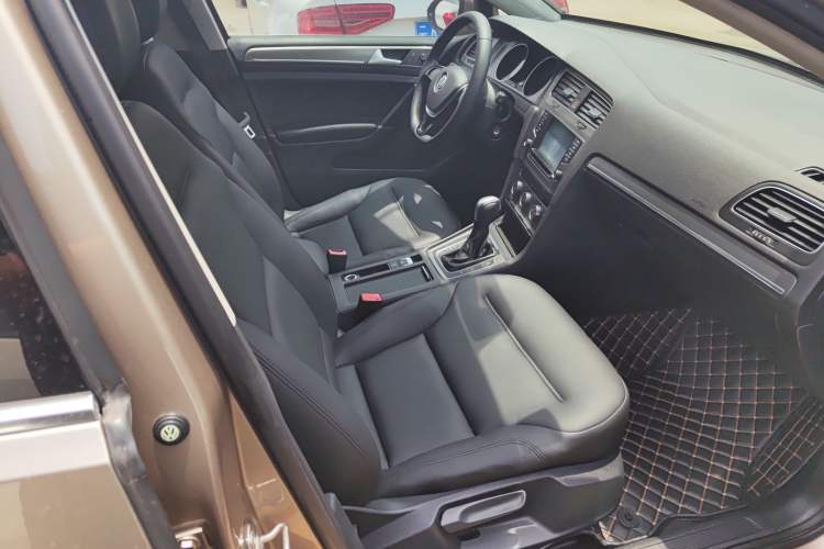 Used Volkswagen Golf 2015 1.4TSI Automatic Comfort Model
