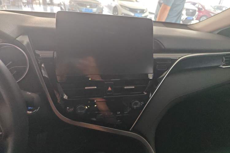 Used Toyota Camry 2021 2.0G Luxury Edition
