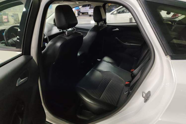 Used Ford Focus 2017 Hatchback 1.6L Automatic Fashion Edition Smart Drive Version
