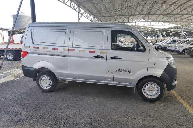 Used Jinbei Hiace X30 2023 1.5L Super-Enjoyment Van 2/5 Seats Non-Air-Conditioned Version SWC15M
