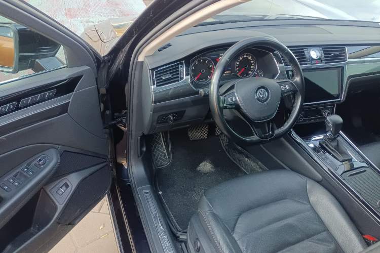 Used Volkswagen Phideon 2019 380TSI Two-Wheel Drive Business Edition China VI Standard
