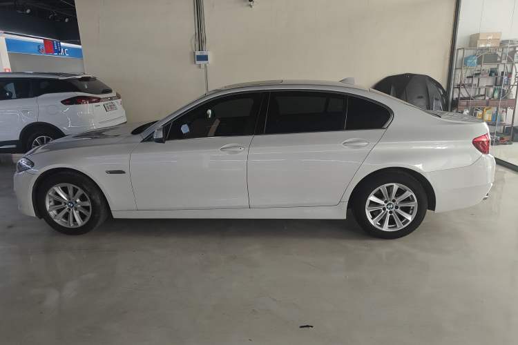 Used BMW 5 Series 2014 520Li Elegant Model
