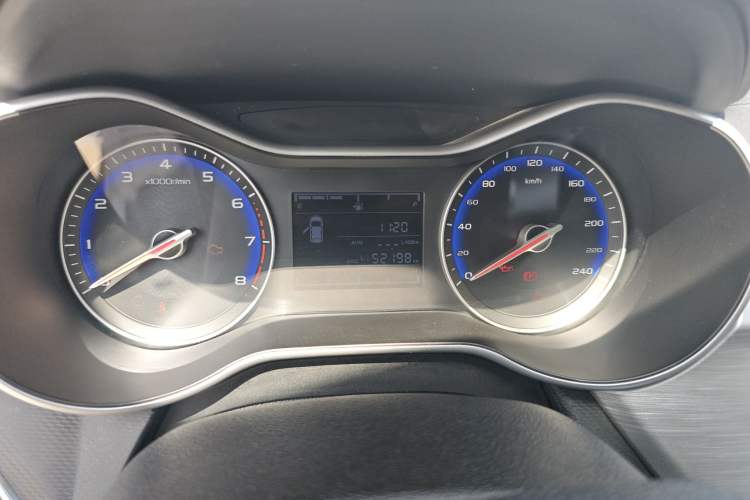 Used Geely Auto Vision 2019 Upgraded Model 1.5L Manual Luxury Version China VI Standard
