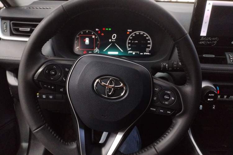 Used Toyota RAV4 2023 2.0L CVT Two-Wheel Drive Fashion Plus Edition
