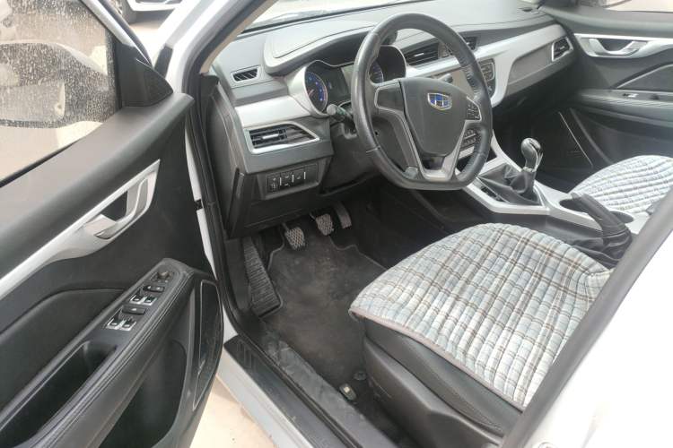 Used Geely Auto Vision 2019 Upgraded Model 1.5L Manual Luxury Version China VI Standard
