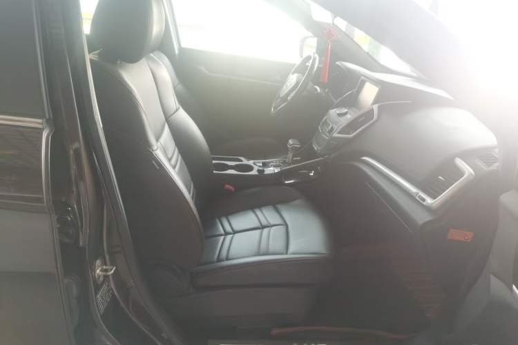 Used Dongfeng Aeolus AX7 2016 2.0L Automatic Zhiyi Trim
