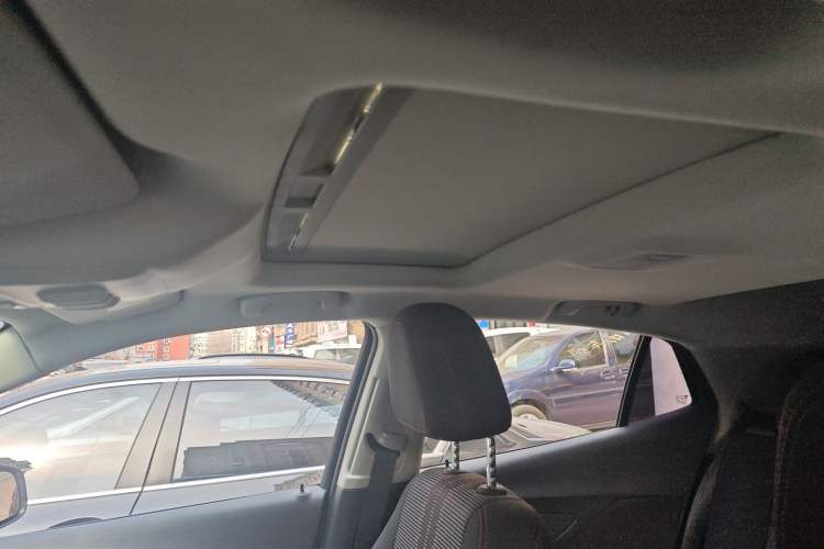 Used Buick Encore 2015 1.4T Automatic Two-Wheel Drive Urban Elite Version
