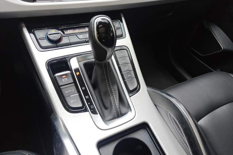 Used Geely Auto Emgrand X7 Sport 2018 1.8TD Automatic Two-Wheel Drive Smart Connect 4G Internet Edition
