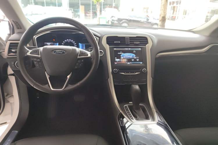 Used Ford Mondeo 2013 2.0L GTDi 200 Luxury Model
