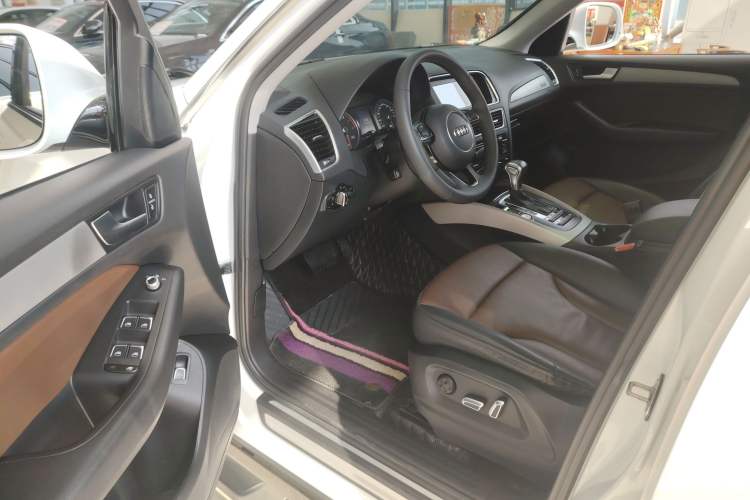 Used Audi Q5 2017 Plus 40 TFSI Ambition Model
